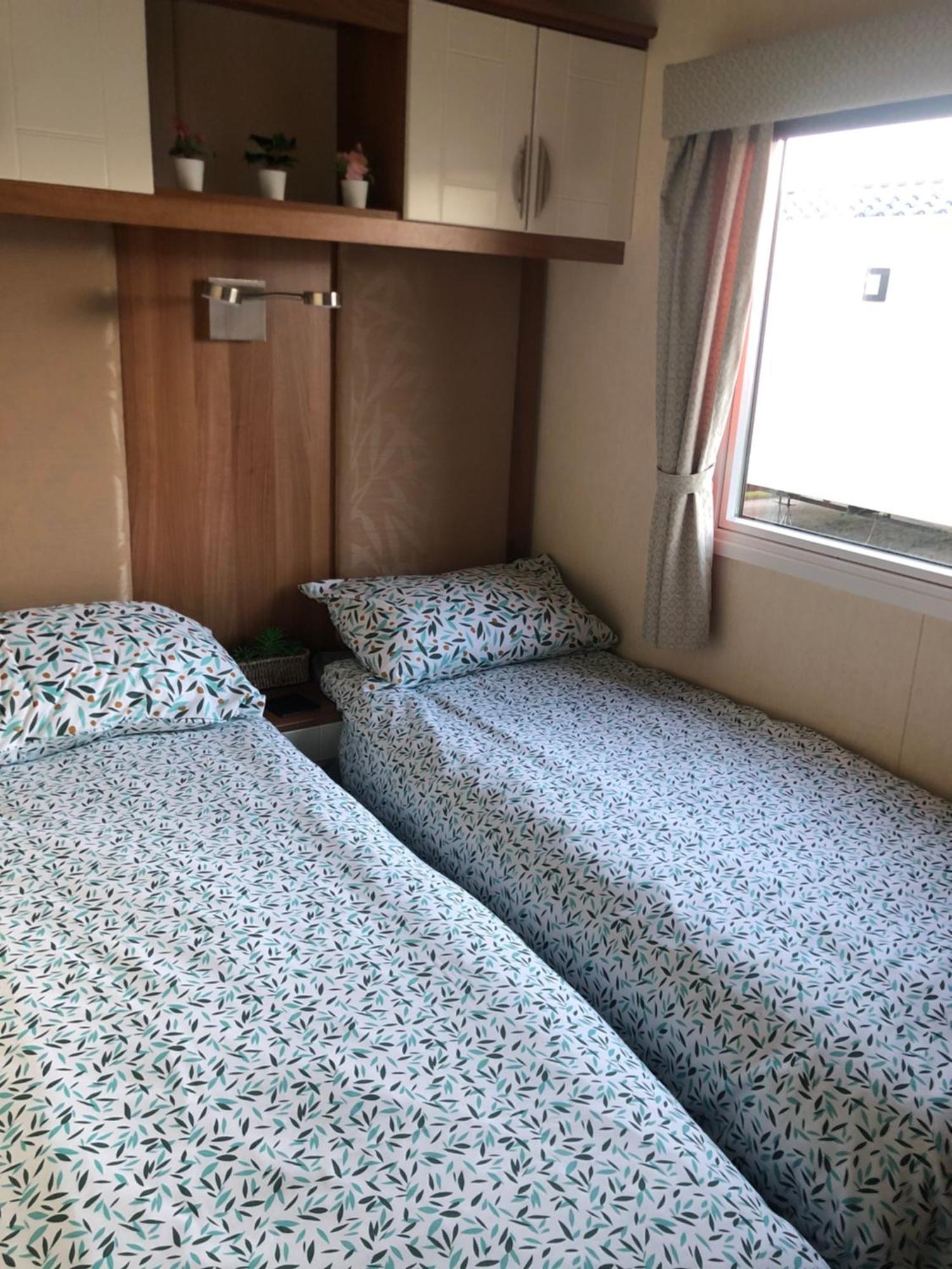 Two X 8 Berth Static Caravan On Lyons Robin Hood Rhyl North Wales Meliden Eksteriør billede