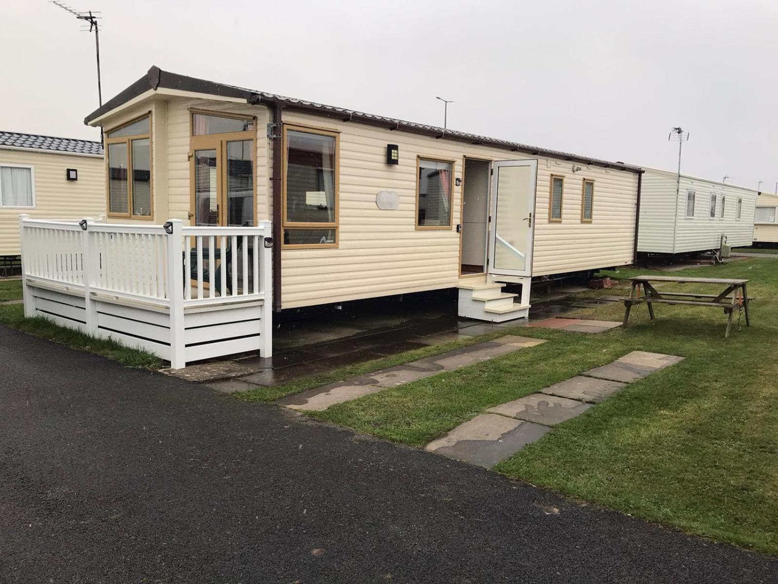 Two X 8 Berth Static Caravan On Lyons Robin Hood Rhyl North Wales Meliden Eksteriør billede